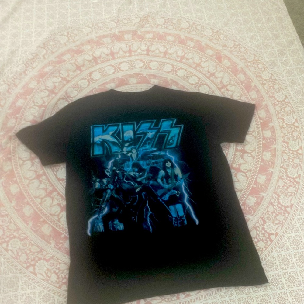 M sized blue KISS tshirt